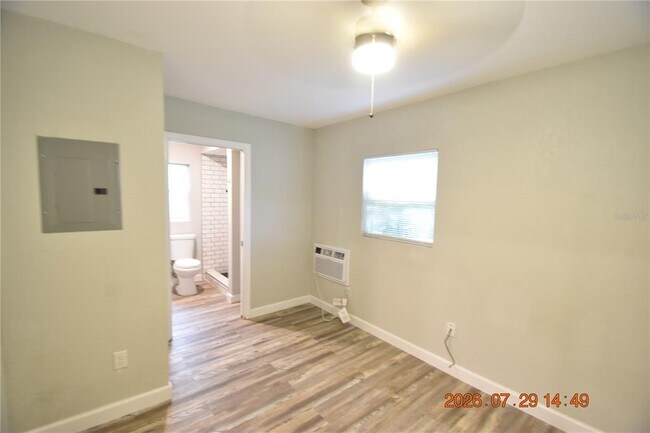 Building Photo - 419 Stremma Rd