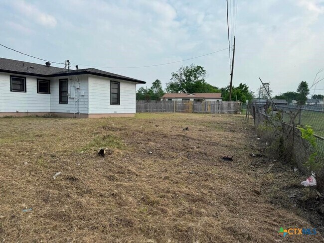Building Photo - 1109 Estelle Ave