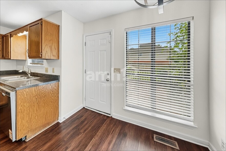 Building Photo - 3609 Applewood Ln