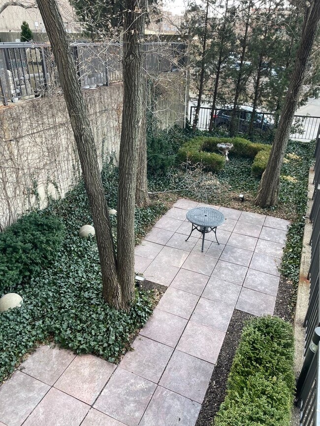Building Photo - COMING SOON! Stunning 2-Bed, 2-Bath Condo ...