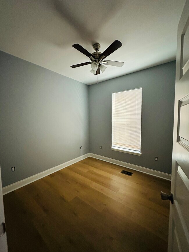 Building Photo - 5430 N Román St