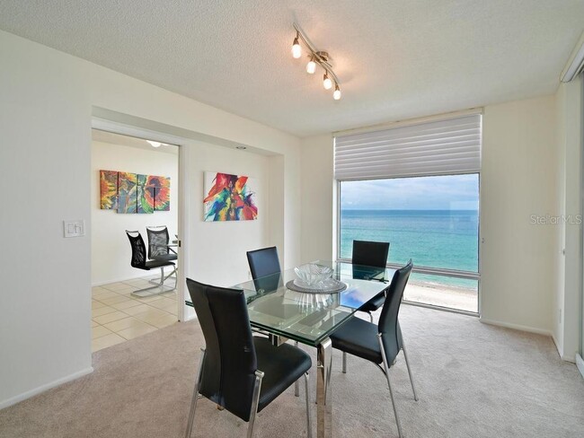 Building Photo - 2425 Gulf of Mexico Dr