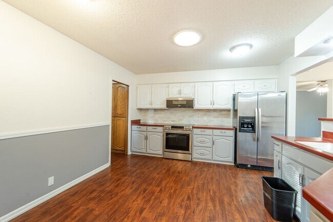 Building Photo - Beautiful 4 bedroom, 3 bathroom home on the East End of Hot Springs Village. Pets are considered ...