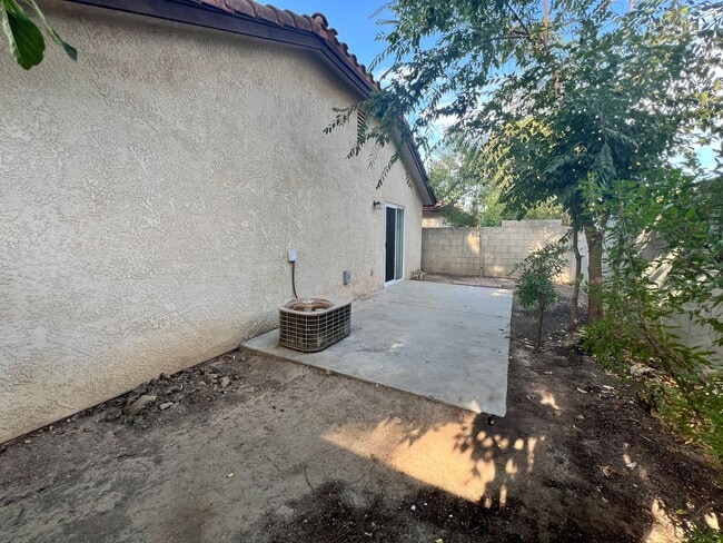 Building Photo - 92 Rosewood Cir