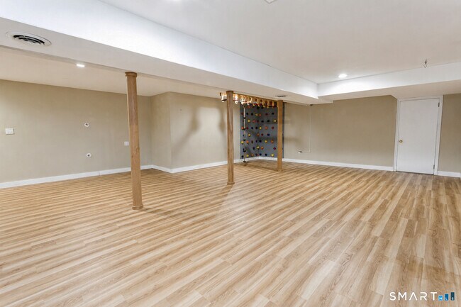 Building Photo - 50 Fox Den Rd