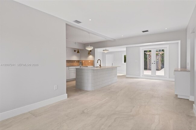 Building Photo - 1250 NE 133rd St