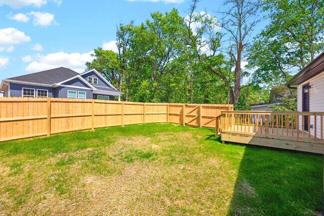 Building Photo - 206 Ross Ave