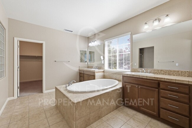 Building Photo - 611 Open Range Ln
