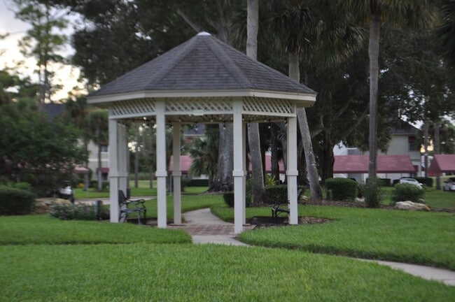 Building Photo - 2 Bedroom 2 Bath in Plantation Bay in Ormond Beach