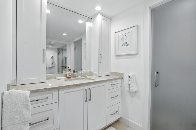 Building Photo - 9517 Gulf Shore Dr