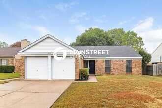 Building Photo - 3 Bedroom Pet-Friendly Home in Flower Mound, TX with Main Street Renewal