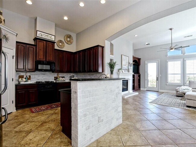 Building Photo - 102 Aria Dr