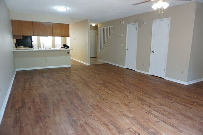 Building Photo - 3 Bedroom 2 Bathroom Townhome with Fenced Backyard. No Additional Fees