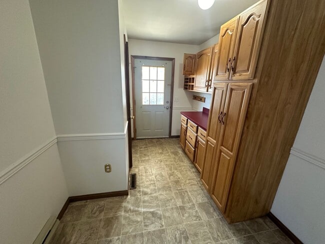 Building Photo - Spacious Three Bedroom Home with Central Air