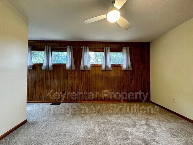 Building Photo - 128 Vedette Ave
