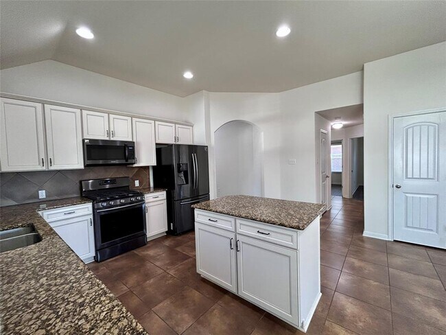 Building Photo - 180 Mystic Hollow