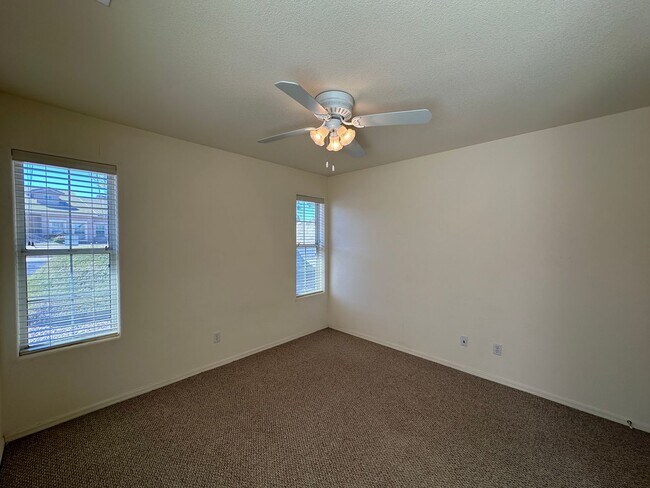 Building Photo - Beautiful 3 Bed / 2 Bath Home Backing to Cerbat Cliffs Golf Course!