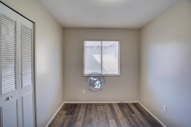 Building Photo - 3717 Larchmont St