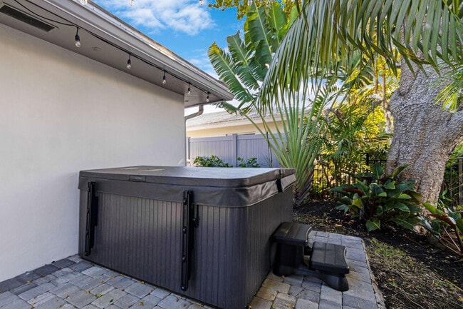 Building Photo - 5821 NE 14th Way