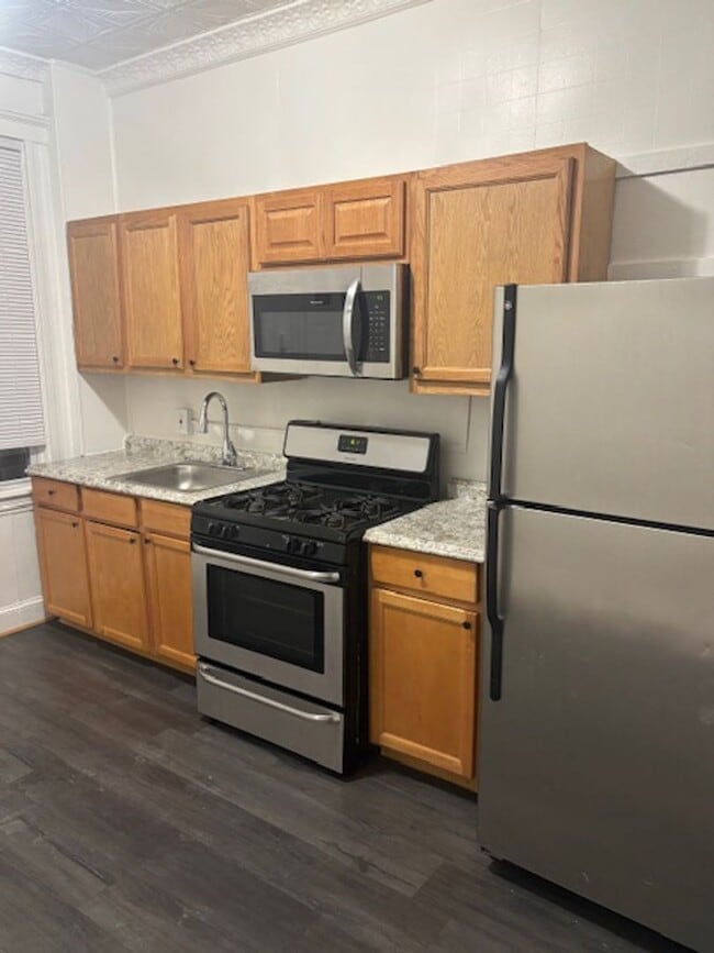 Building Photo - 3 BEDROOM 2 BATHROOM HUGE TOWNHOUSE FOR RENT IN 21216