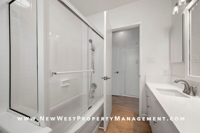 Building Photo - Renovated Banker's Hill 2 Bedroom at Laure...