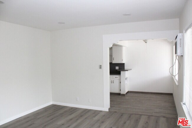 Building Photo - 182 W Elmwood Ave