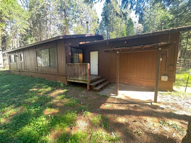 Building Photo - Live Amongst the Pines in Magalia