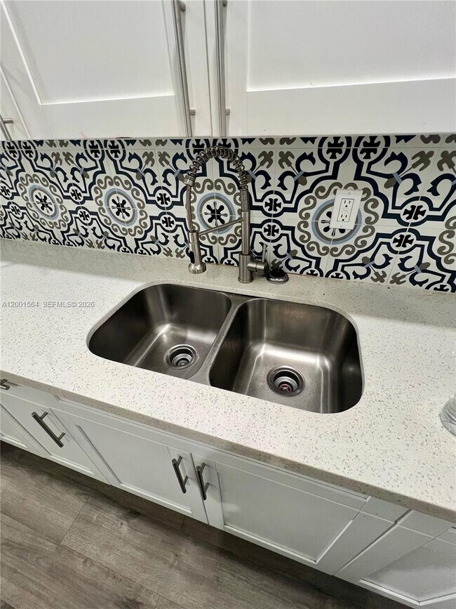 Building Photo - 2620 NW 18th Terrace