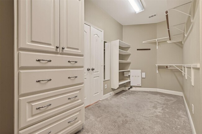 Building Photo - 28602 Hayden Park Dr