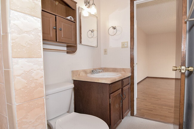 Building Photo - Eastside 3 Bedroom 2 Bath