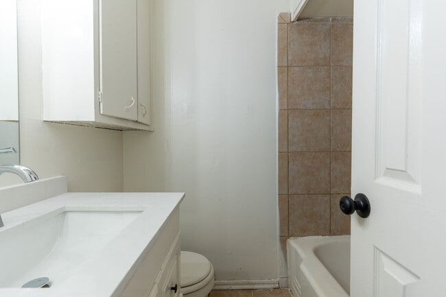 Building Photo - 4 Bedroom Rent to Own Home Available!
