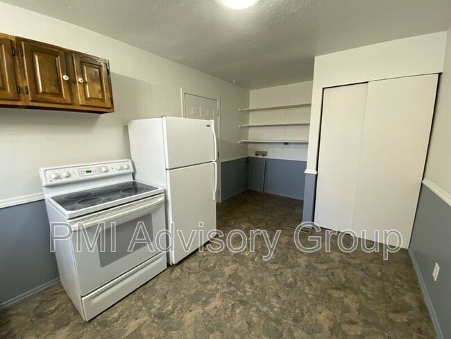 Building Photo - 3136 SE Fremont St