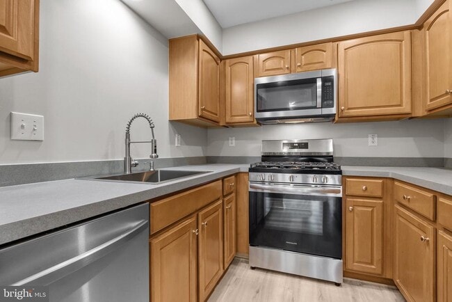 Building Photo - 115 Goldfinch Ct