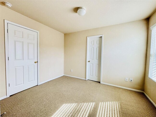 Building Photo - 14851 Fir Knoll Way