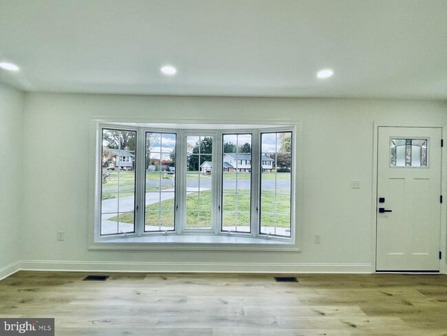 Building Photo - 313 Windsor Ct