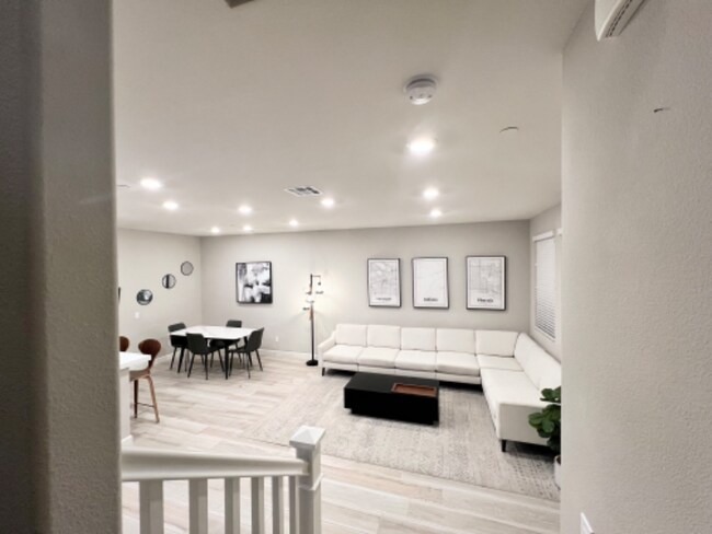 Building Photo - 1096 Delpy View Point