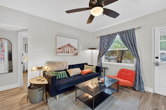 Building Photo - 2301 14th Ave N