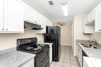 Building Photo - 2 Bedroom Condo of Jefferson Hwy