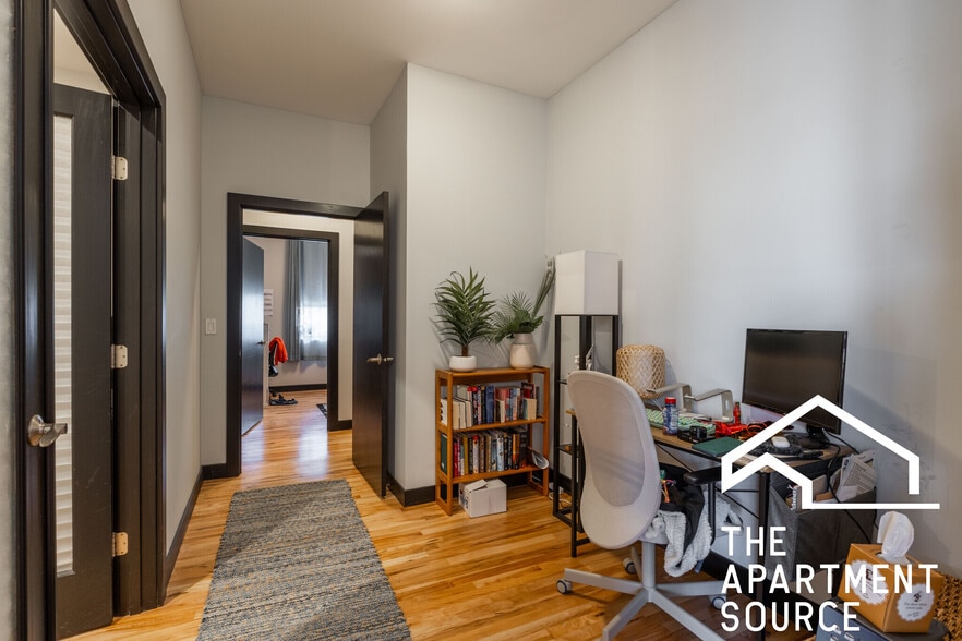 Primary Photo - 2348 N Lister Ave