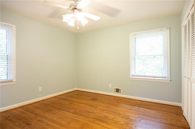 Building Photo - 2852 Talisman Ct NE