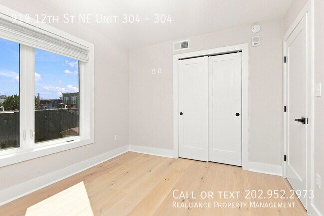 Building Photo - 919 12th St NE