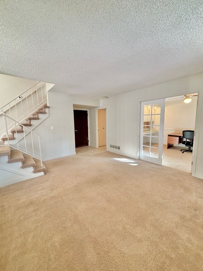 Building Photo - Beautiful 3-Bedroom Home Near Ken Caryl, Parks & Schools!!Available Now!!