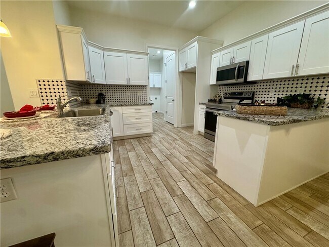 Building Photo - 2225 Moonridge Ln