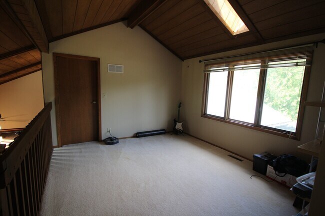 Building Photo - Entertainers dream in the heart of Eden Pr...