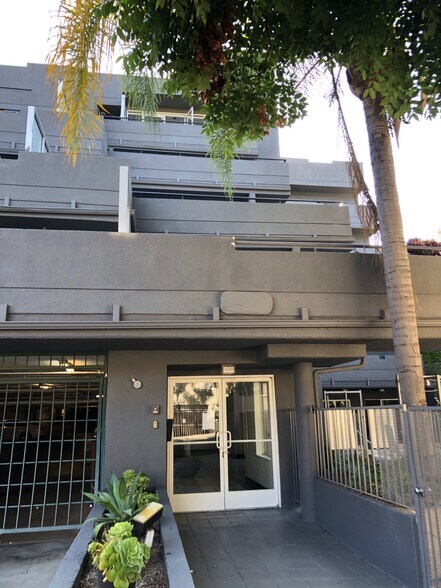 Building Photo - 939 Palm Ave