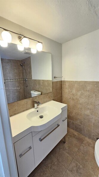 Building Photo - 3745 NE 171st St