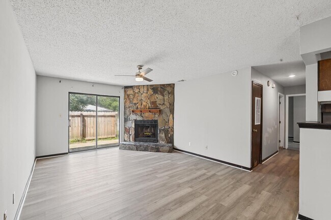 Building Photo - 455 Stara Cir