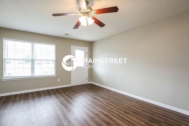 Building Photo - 4 Bedroom Pet-Friendly Home in Greensboro, NC with Main Street Renewal