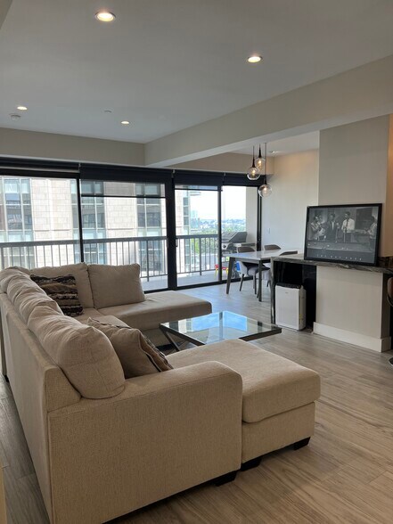 Building Photo - 10790 Wilshire Blvd