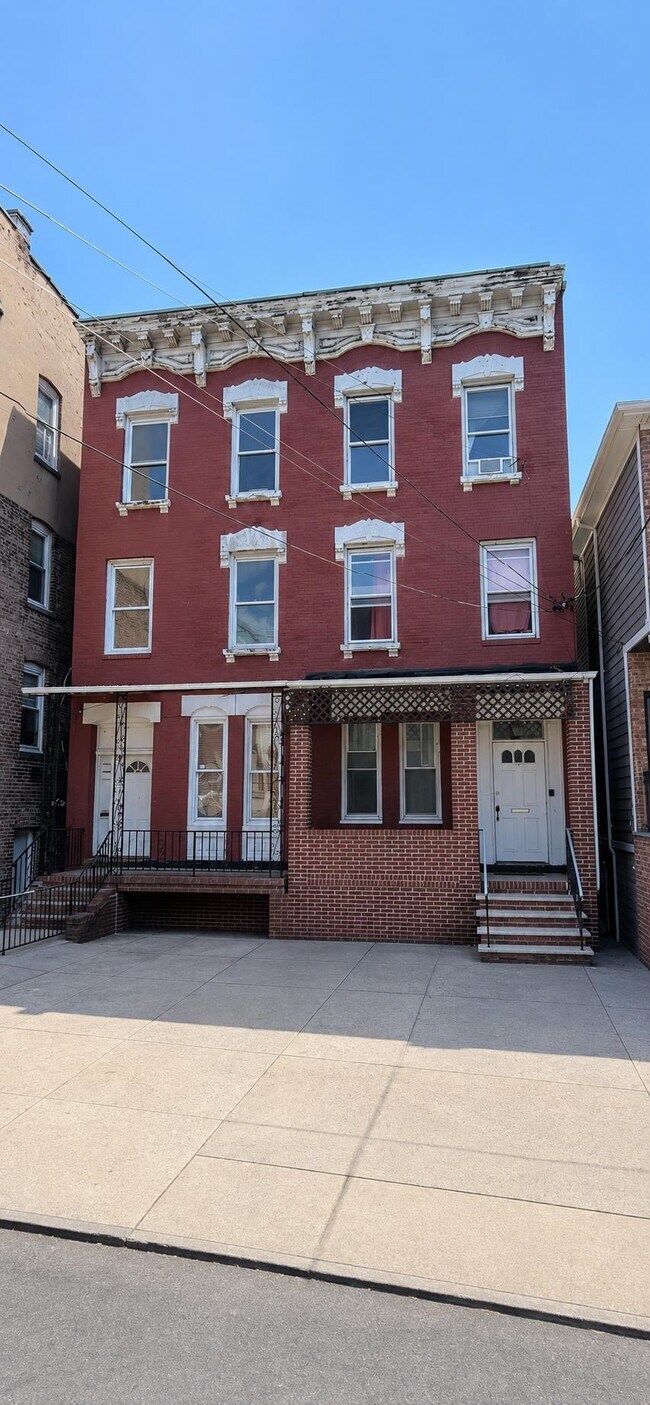 Building Photo - 60 Clifton Pl